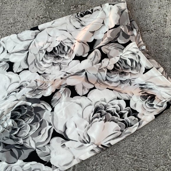 Central Falls Women Pant White/Black Floral Print Pant Size 6 Made USA - Picture 3 of 9